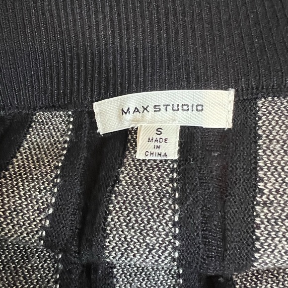 <4/$30 max studio> knit skirt - Picture 3 of 4